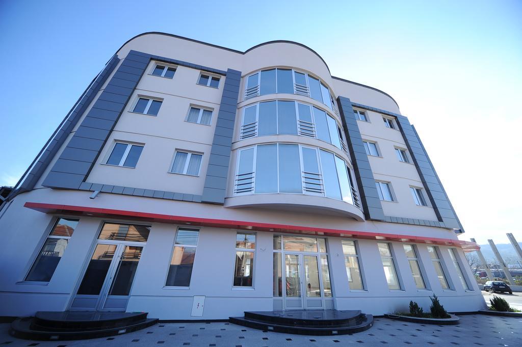 Garni Uni Elita Lux Hotel นิส ภายนอก รูปภาพ