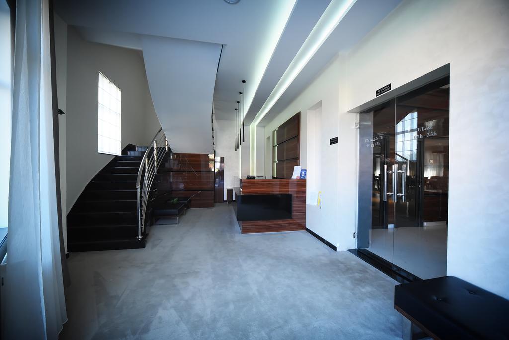 Garni Uni Elita Lux Hotel นิส ภายนอก รูปภาพ