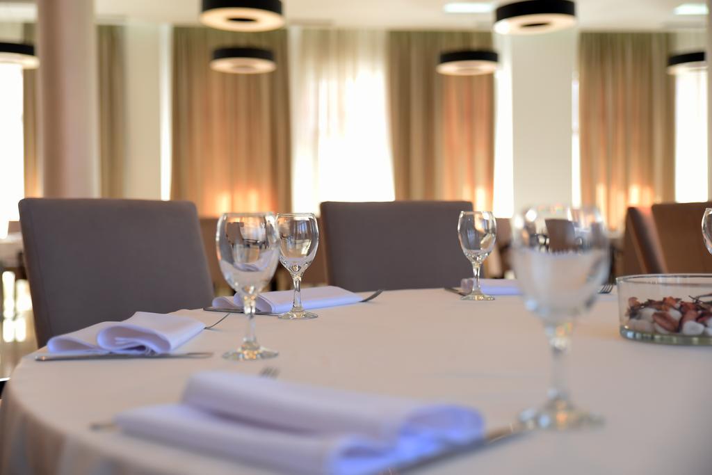 Garni Uni Elita Lux Hotel นิส ภายนอก รูปภาพ