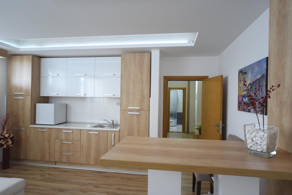 Garni Uni Elita Lux Hotel นิส ภายนอก รูปภาพ